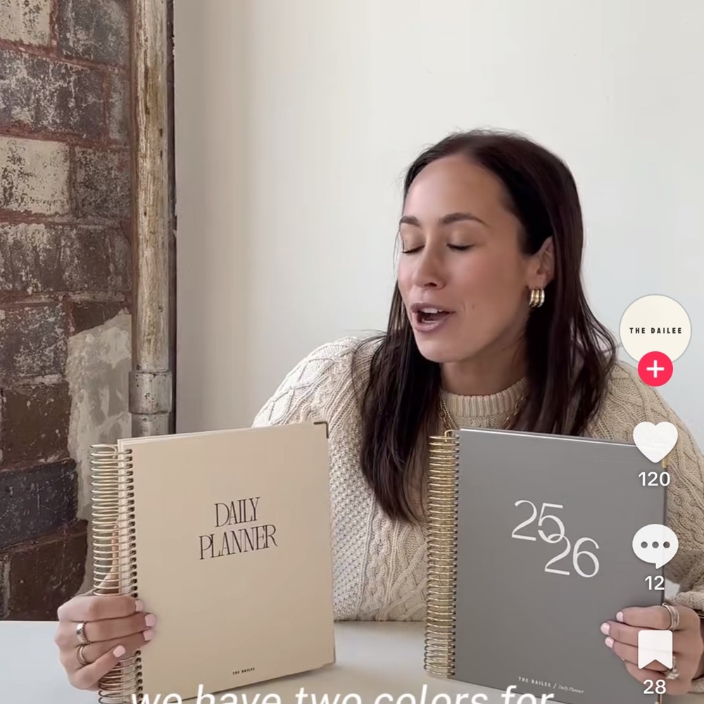 ISO the dailee 2025 Weekly Planner